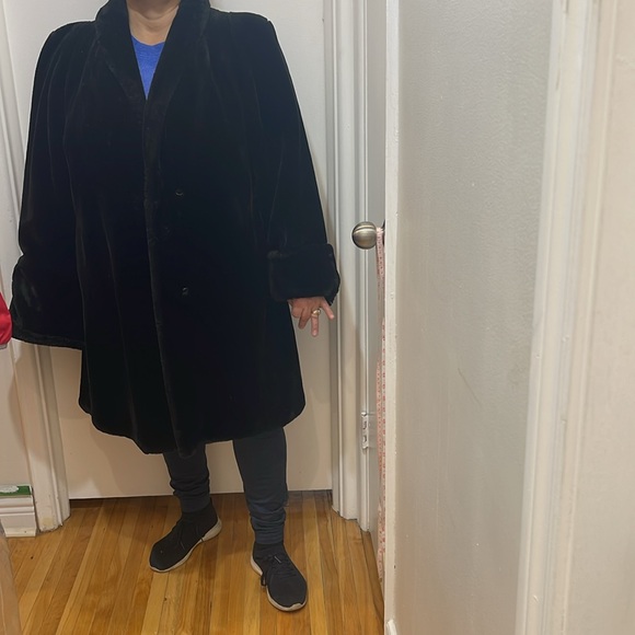 FURROCIOUS Faux fur by Princess Garment Limited. Size Med-large. Gorgeous - Picture 2 of 7